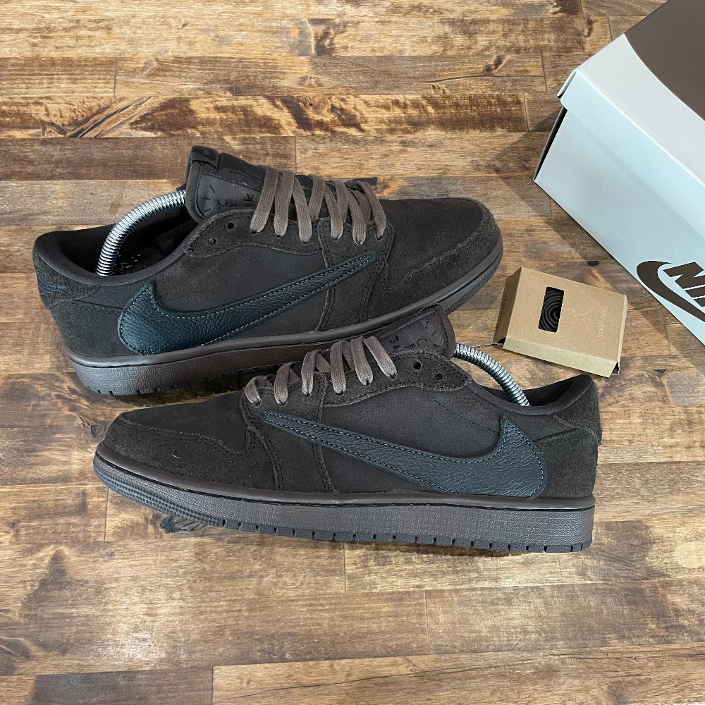 Jordan 1 Low Travis Scott Velvet Brown - Size 9
