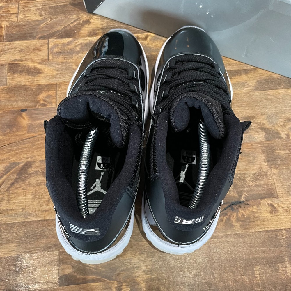 Jordan 11 Retro Jubilee - Size 8.5