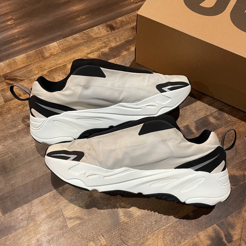 adidas Yeezy Boost 700 MNVN Laceless - Size 13.5