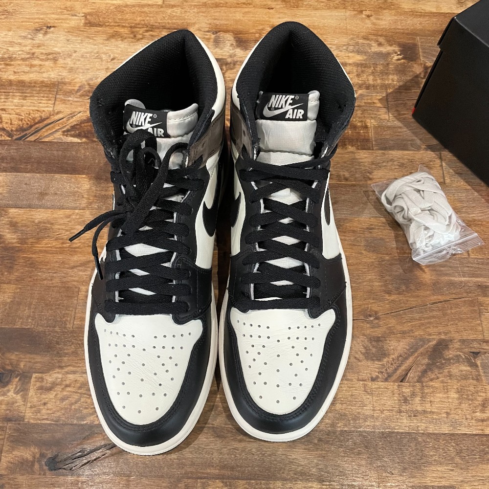 Jordan 1 Retro High Dark Mocha - Size 10