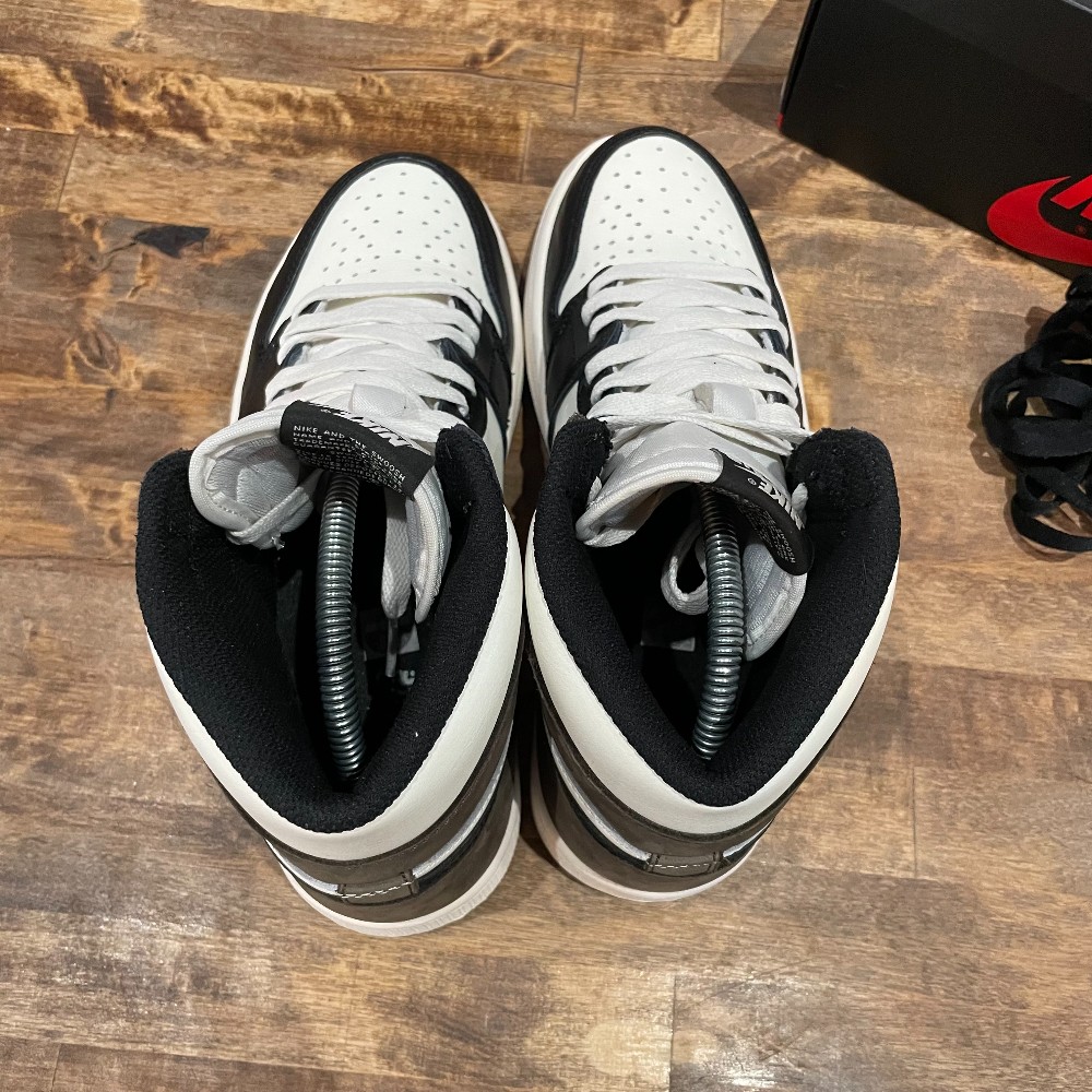 Jordan 1 Retro High Dark Mocha - Size 8.5