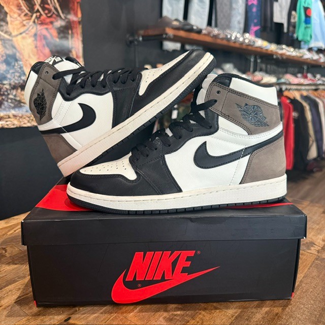 Jordan 1 Retro High Dark Mocha - Size 9.5