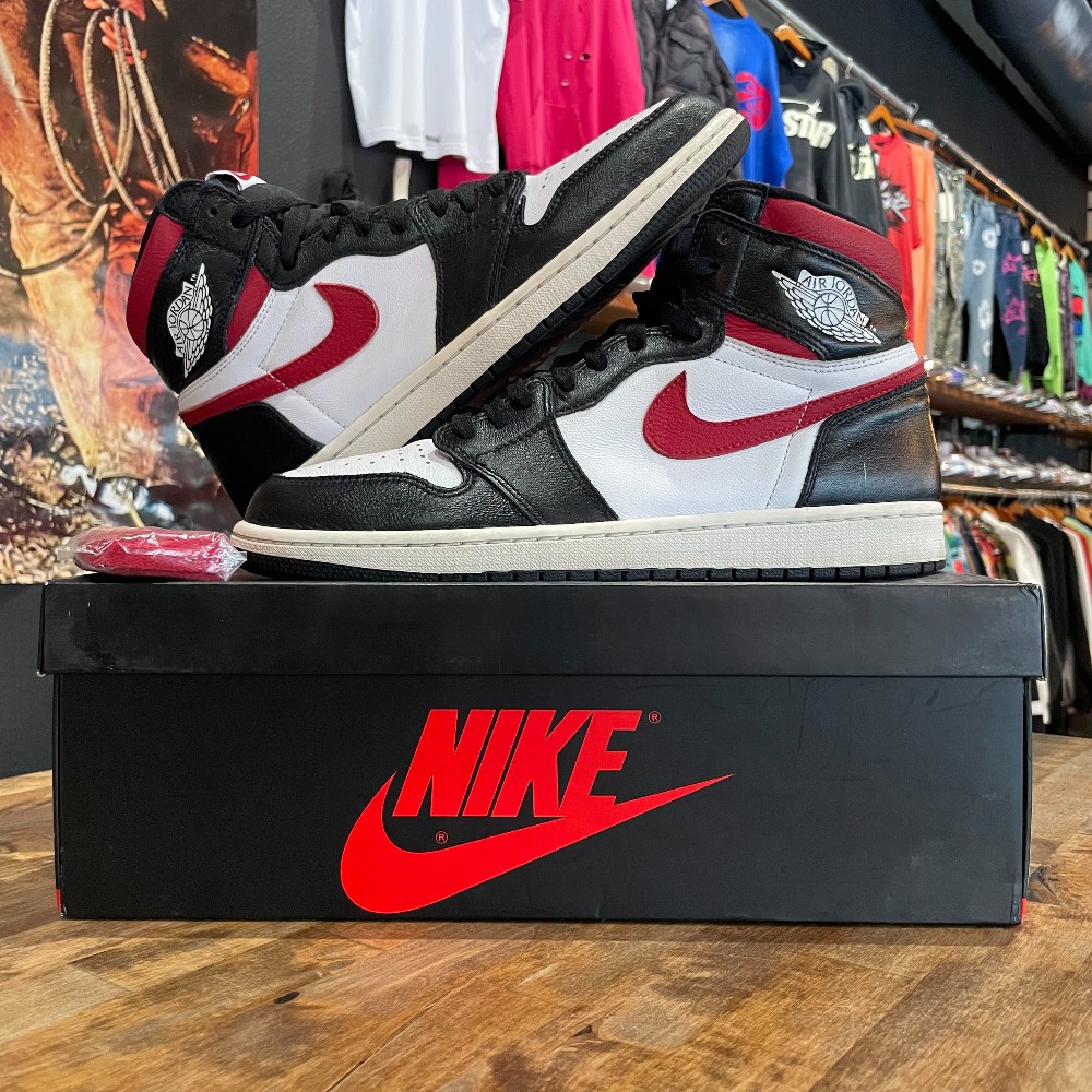 Jordan 1 OG Gym Red Black - Size 10.5