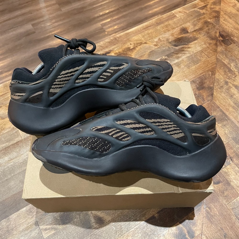 Yeezy 700 V3 Clay Brown - Size 9.5