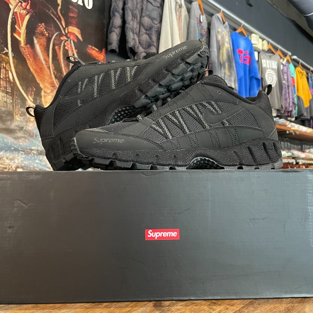 Supreme x Nike Air Humara Black - Size 9.5