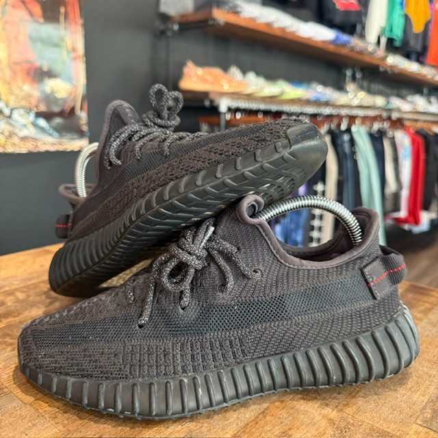 Yeezy 350 V2 Triple Black (NO BOX) - Size 7