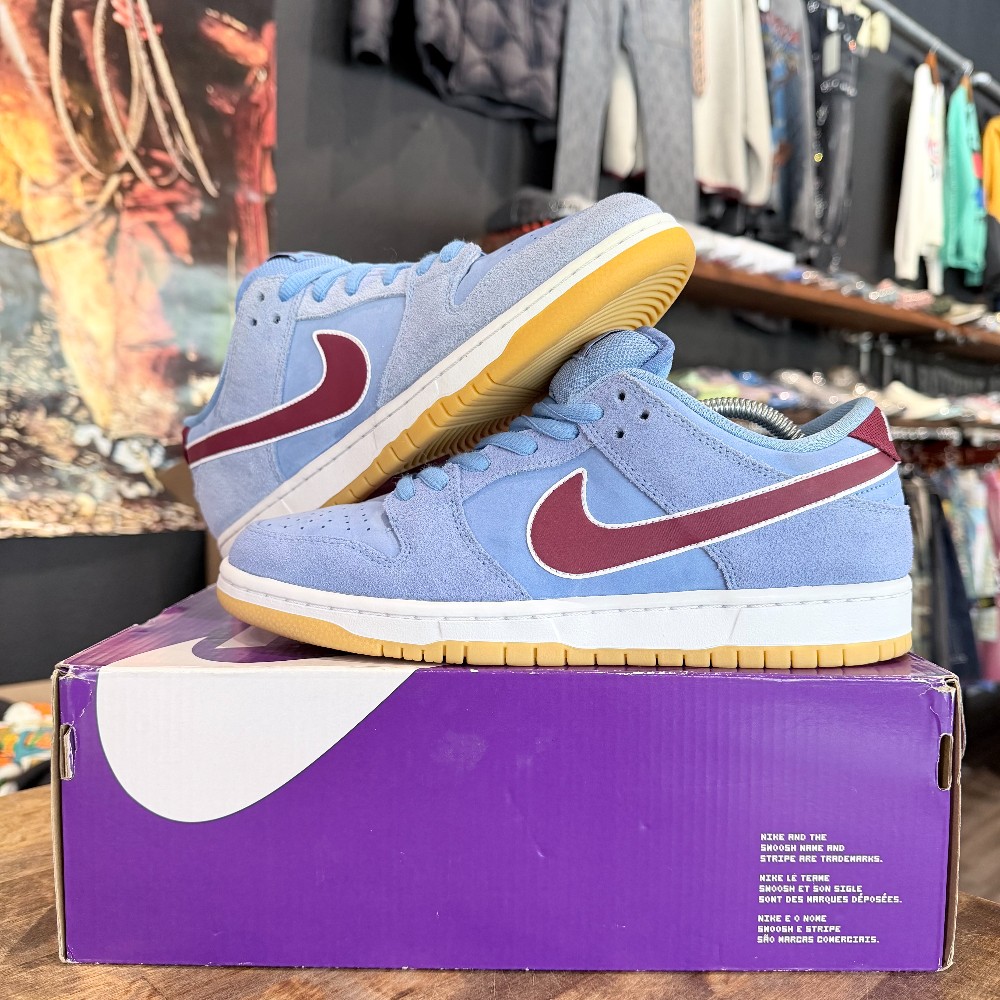 Nike SB Dunk Low Phillies - Size 9
