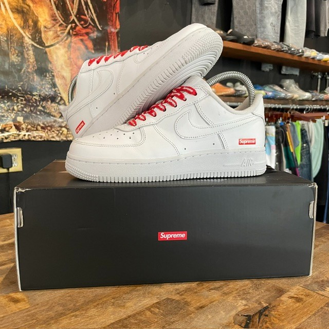 Nike Air Force 1 Low Supreme White - Size 5
