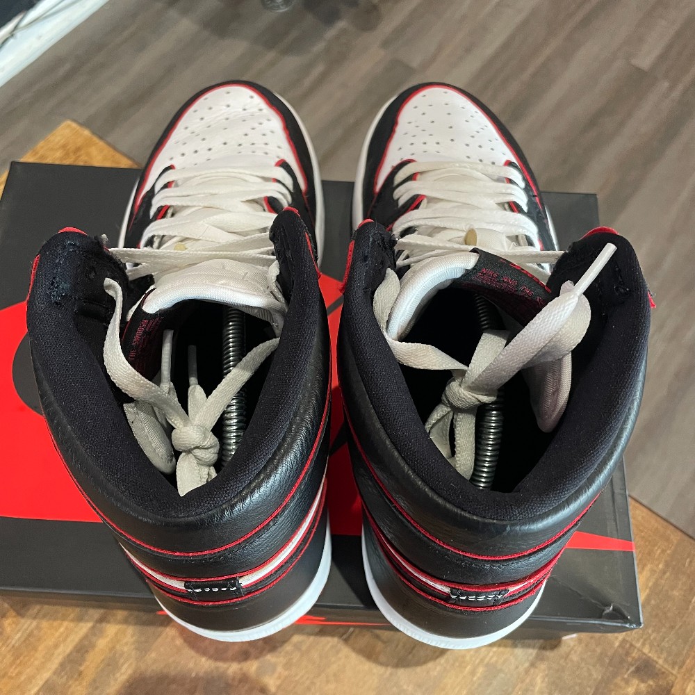 Jordan 1 OG Bloodline - Size 11