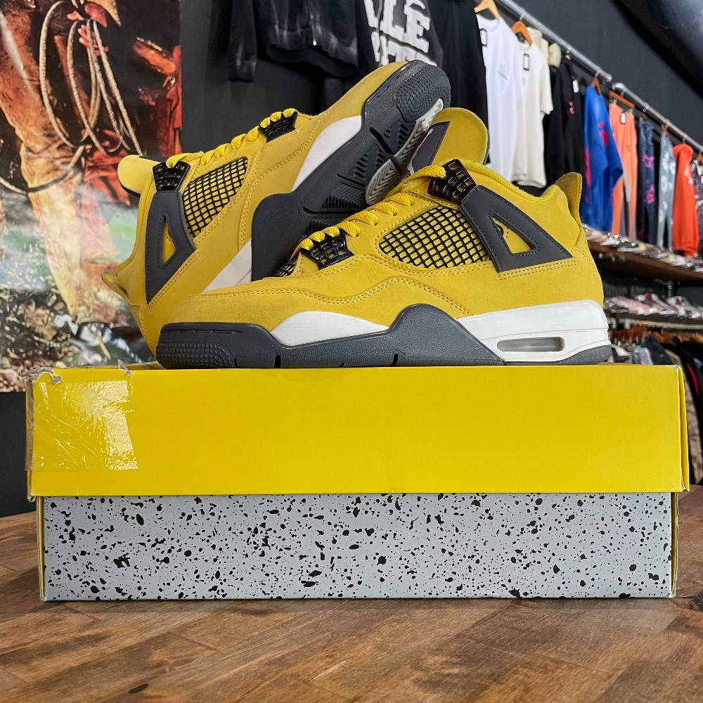 Jordan 4 Lightning - Size 8.5
