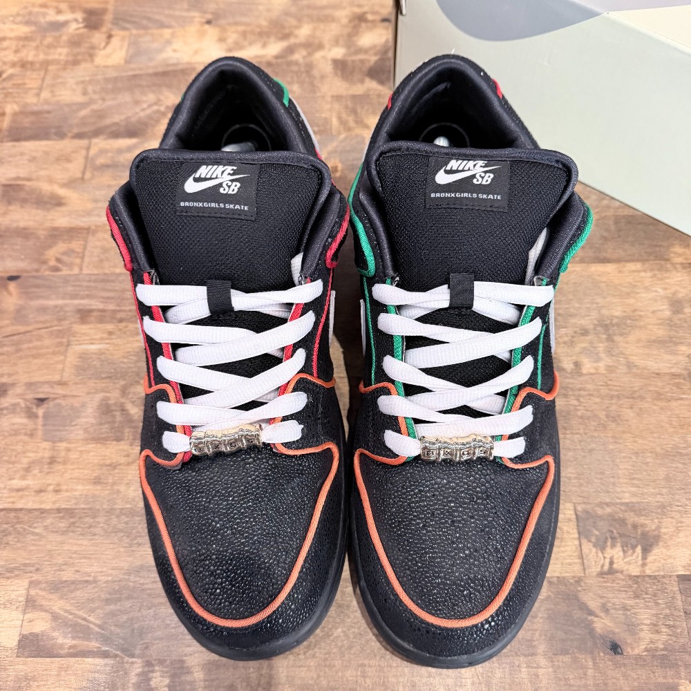 SB Dunk Low Bronx Girls Skate - Size 11.5
