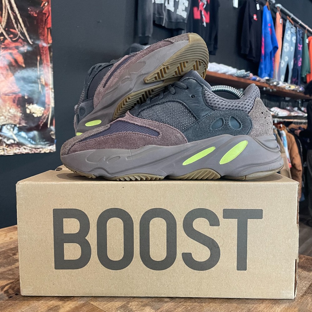 adidas Yeezy Boost 700 Mauve - Size 8