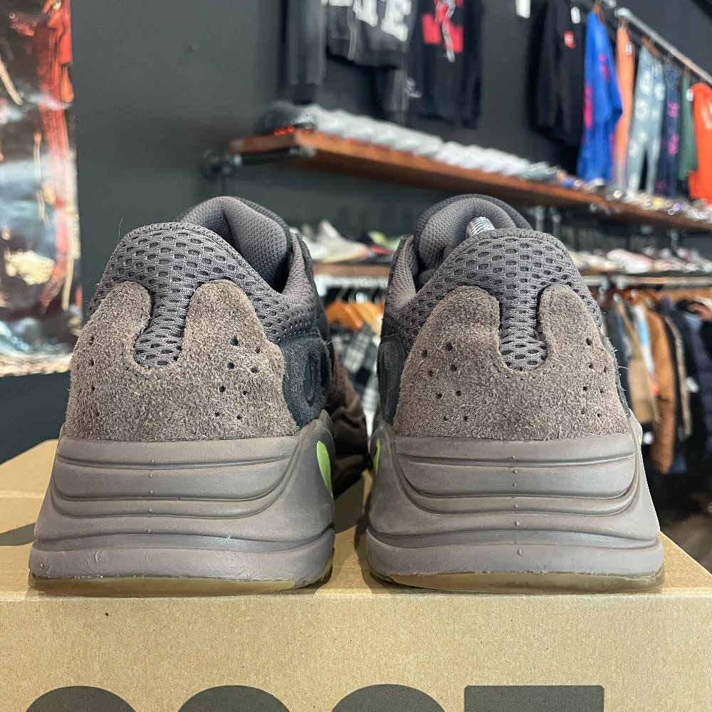 adidas Yeezy Boost 700 Mauve - Size 8