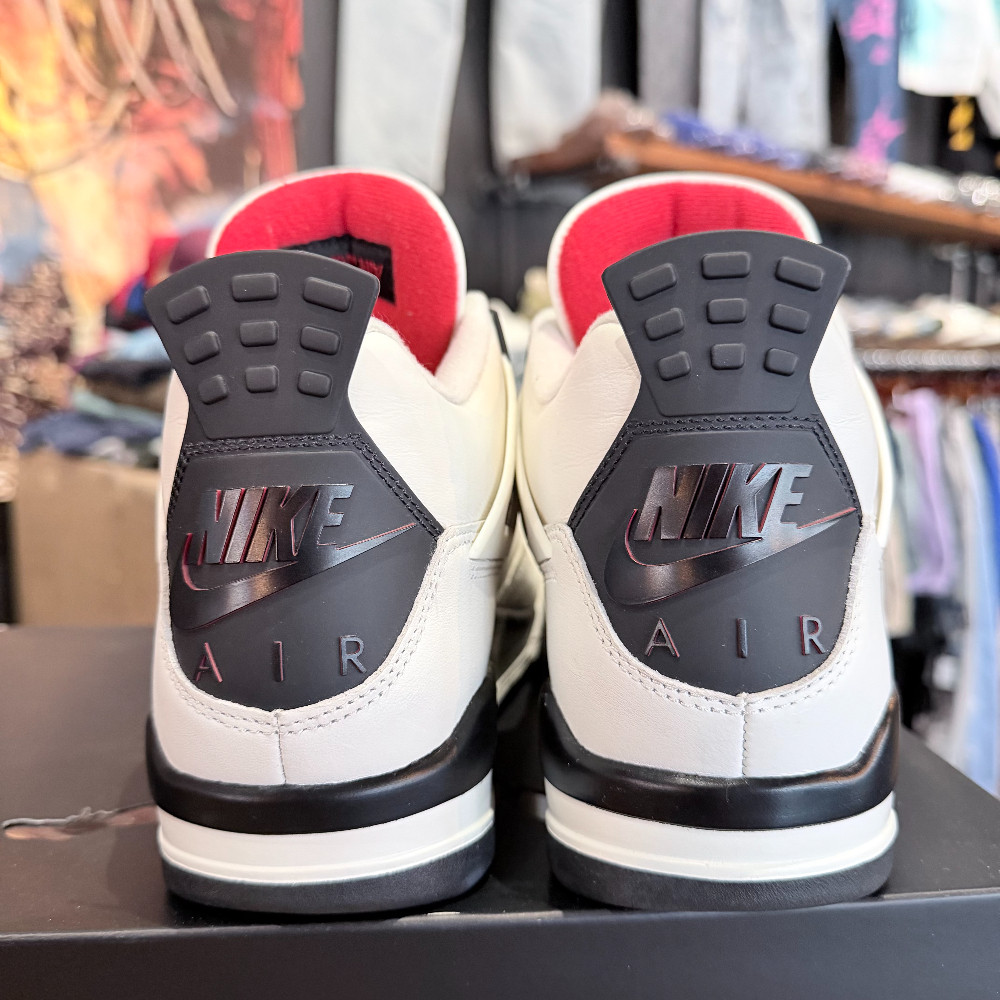 Jordan 4 Flight Club - Size 9