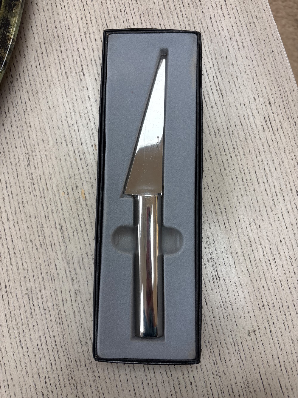 Retroneu Cylinder Cheese Knife