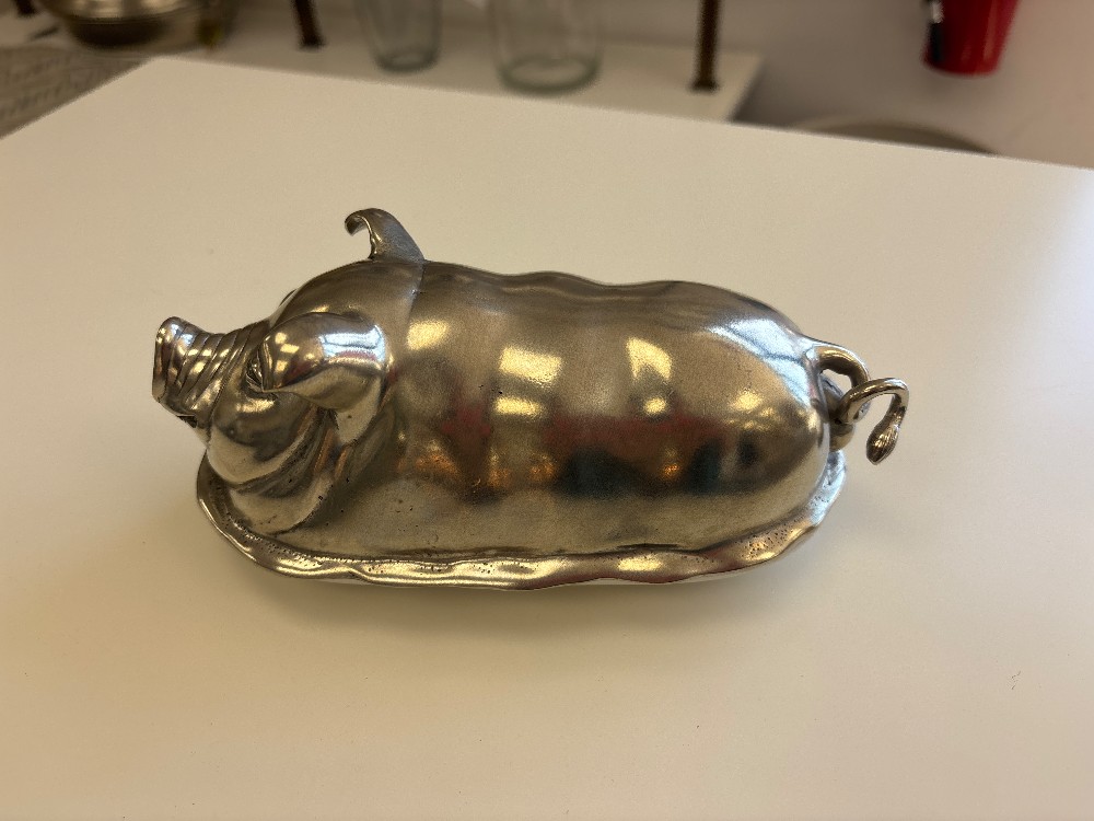 Vagabond House Garden Friends Happy Pig Butter Dish