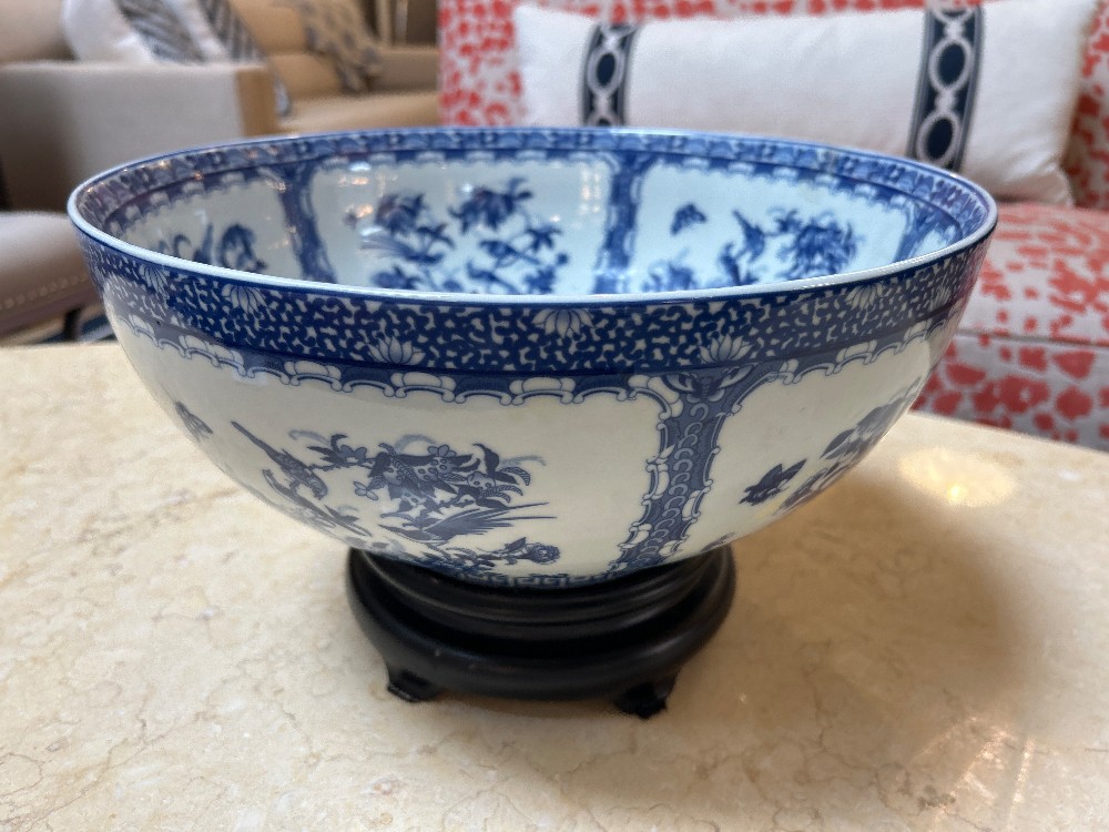 Charlton Home Speer Blue & White Porcelain Bowl on Stand