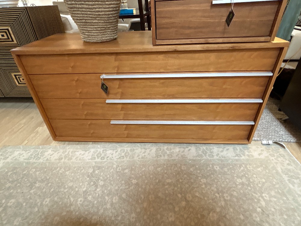 Modani Veneto 4-Drawer Dresser