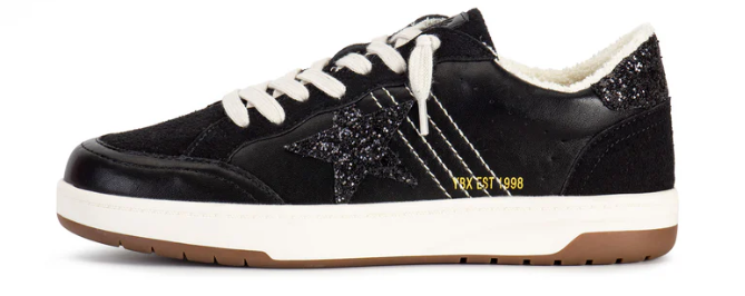 Sneakers/Loafers