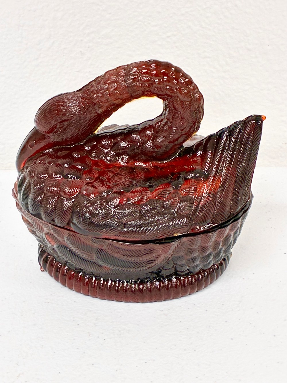 VTG Red Swan on a Nest