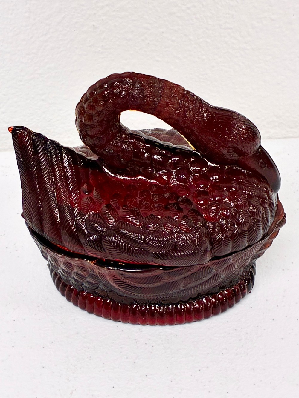 VTG Red Swan on a Nest