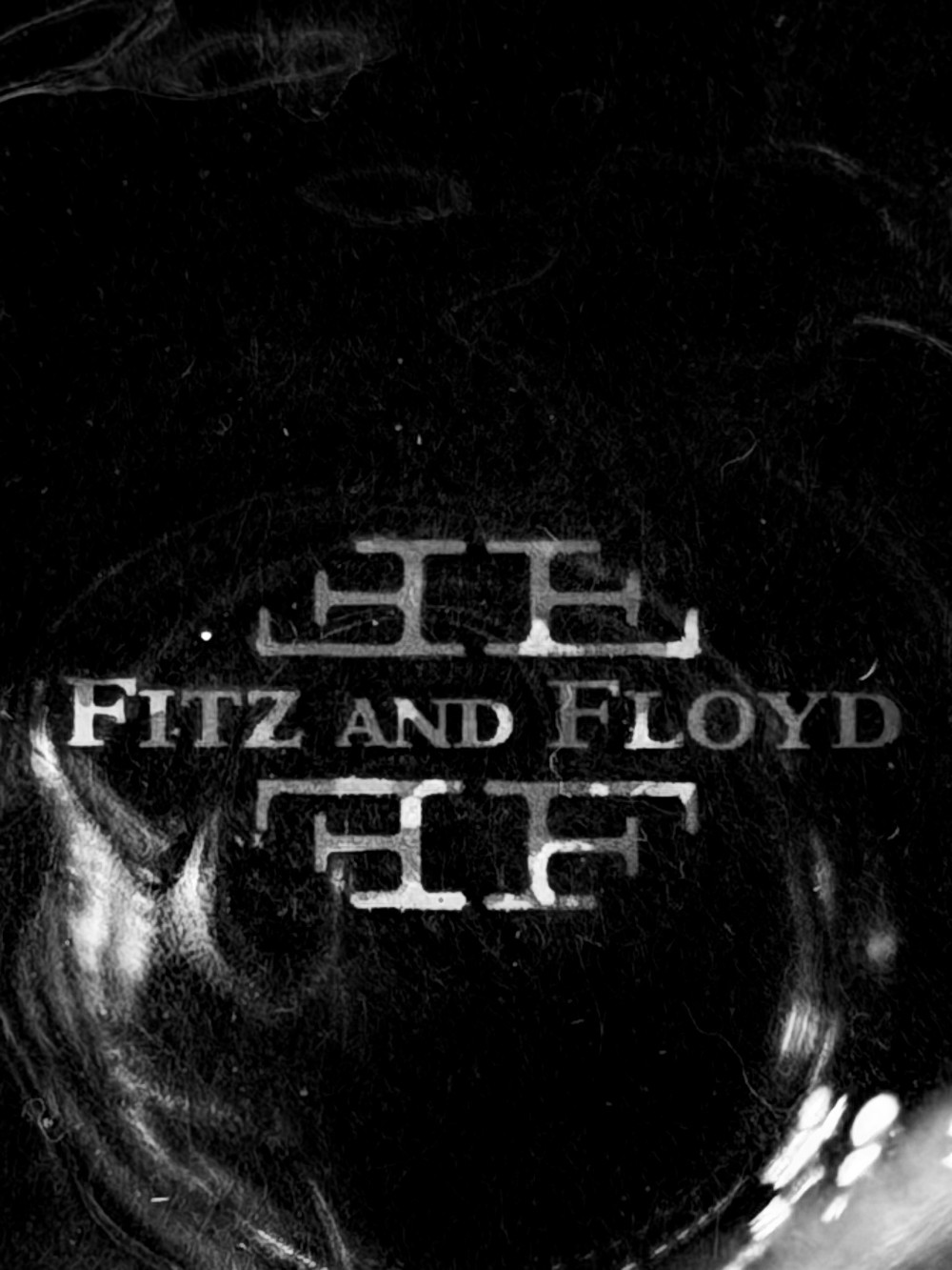 Fitz & Floyd Gold Leaf Decanter & 4 Glasses