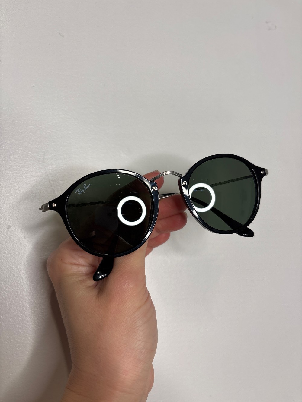 * Ray Ban Round Fleck black sunglasses