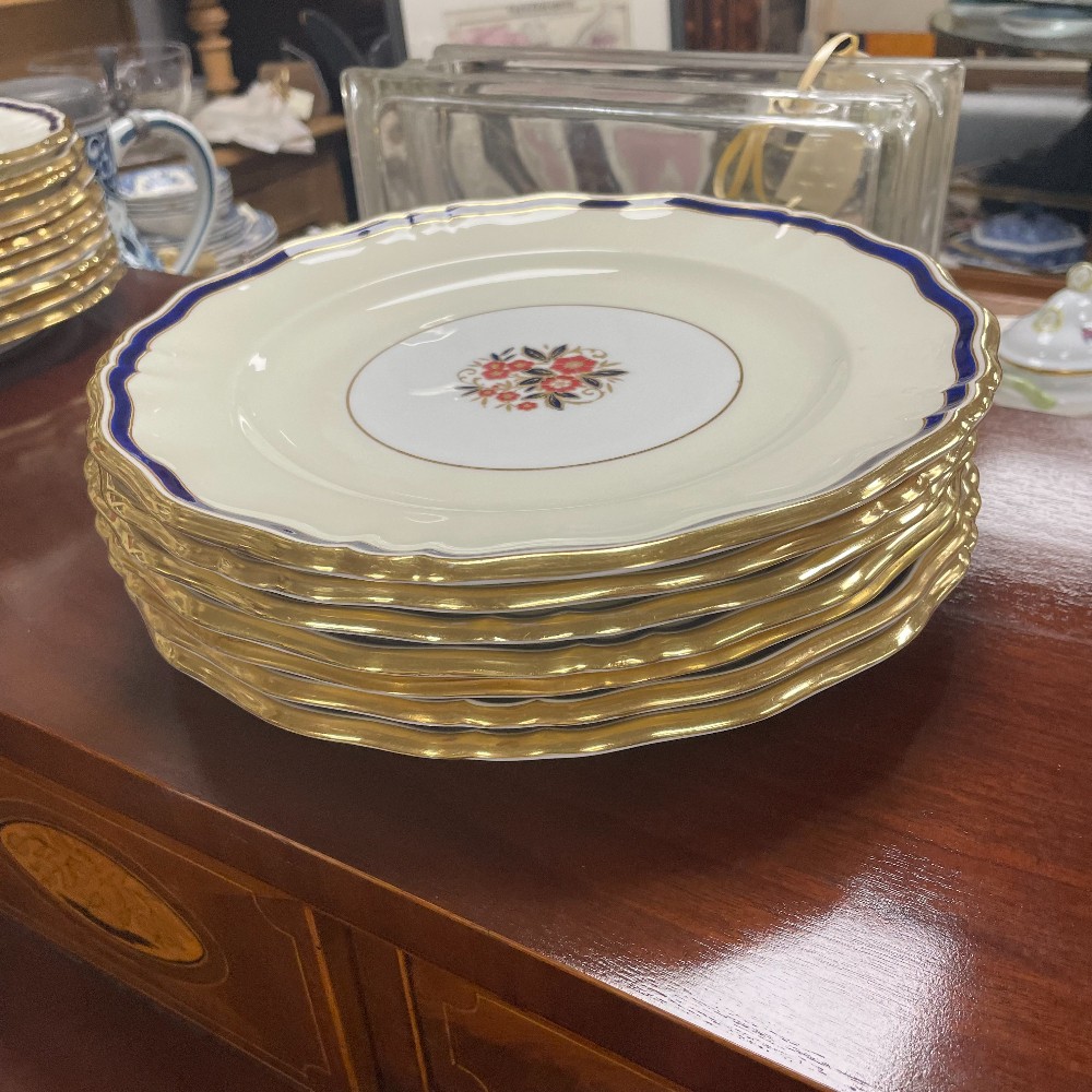 7330-33 Set of 7 Tiffany Minton Dinner Plates