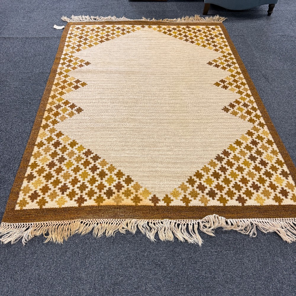 Medium Rugs