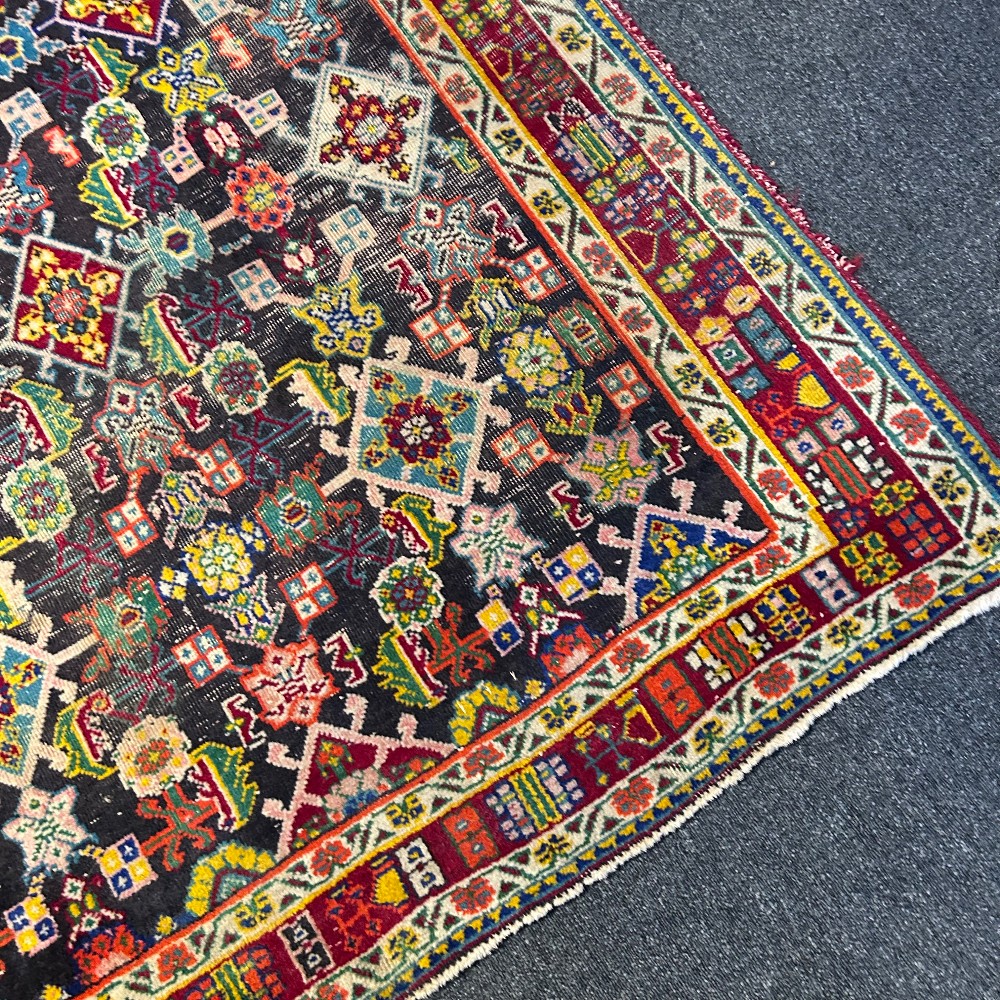 Medium Rugs