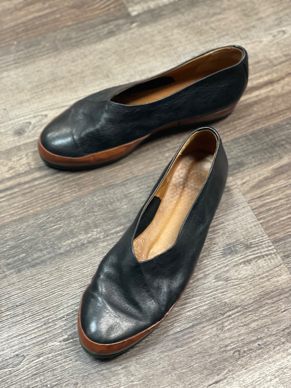 Coclico Leather Round Toe Wedges