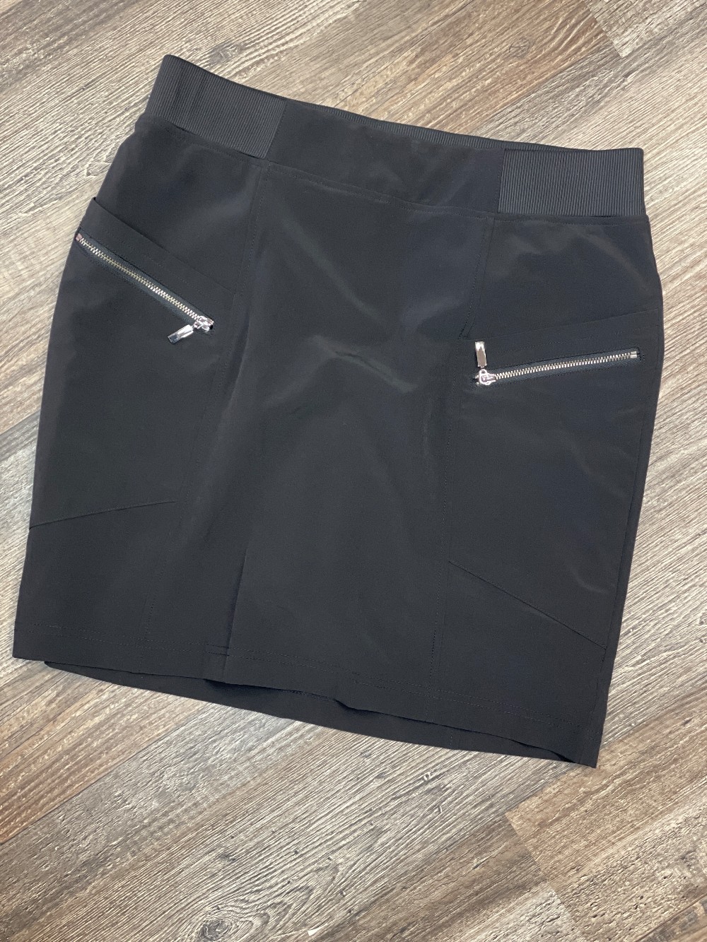 Chicos Zenergy Pocket Front Skort