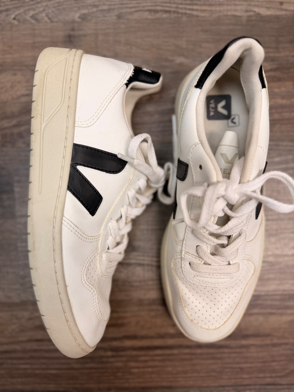 Veja Leather Sneaker