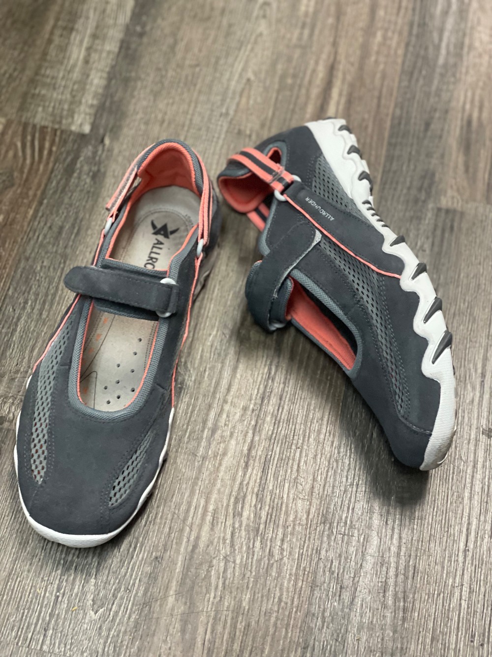 Allrounder Mary Jane Velcro Sneakers