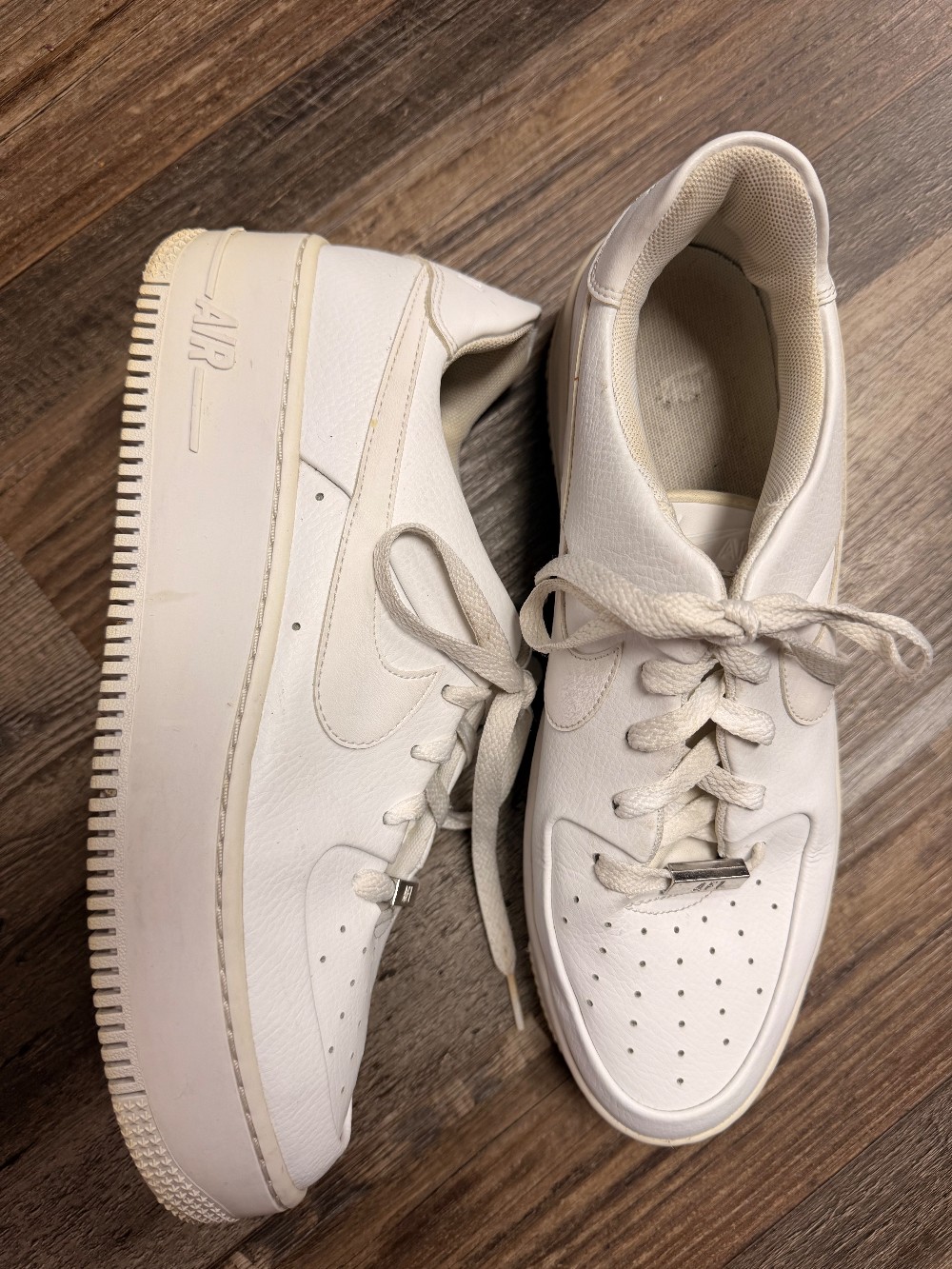 Nike Air Force 1  Sage Low Sneakers