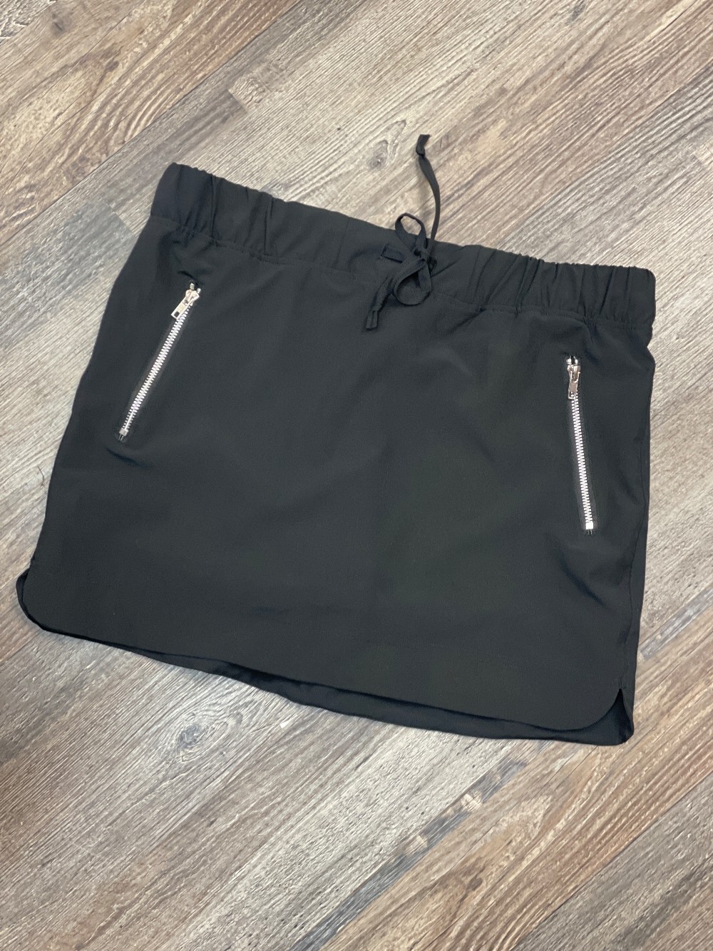 Coco + Carmen Elastic Waist Skort