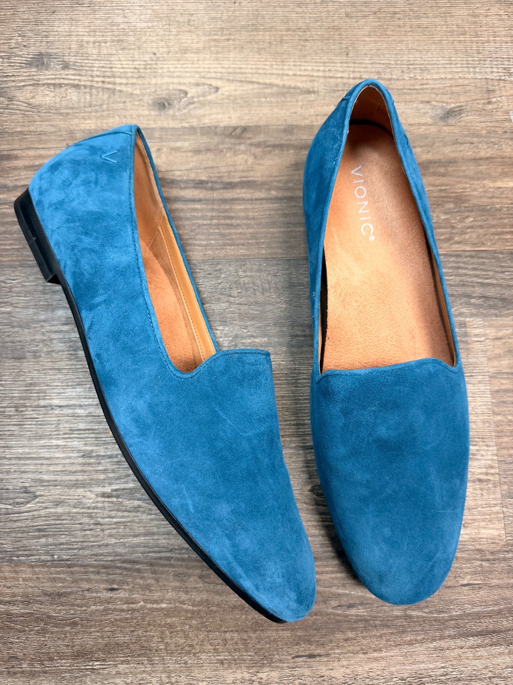 Vionic Willa Velvet Slip On Loafer Shoe