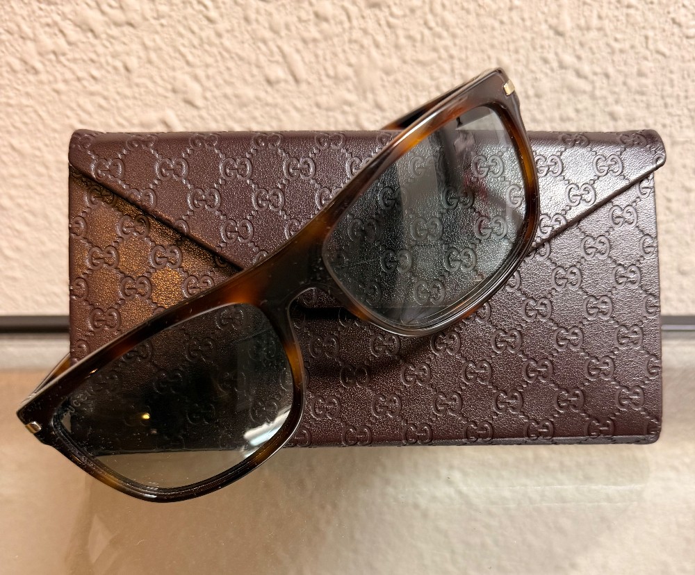 Gucci Tortoise Shell Sunglasses w Case