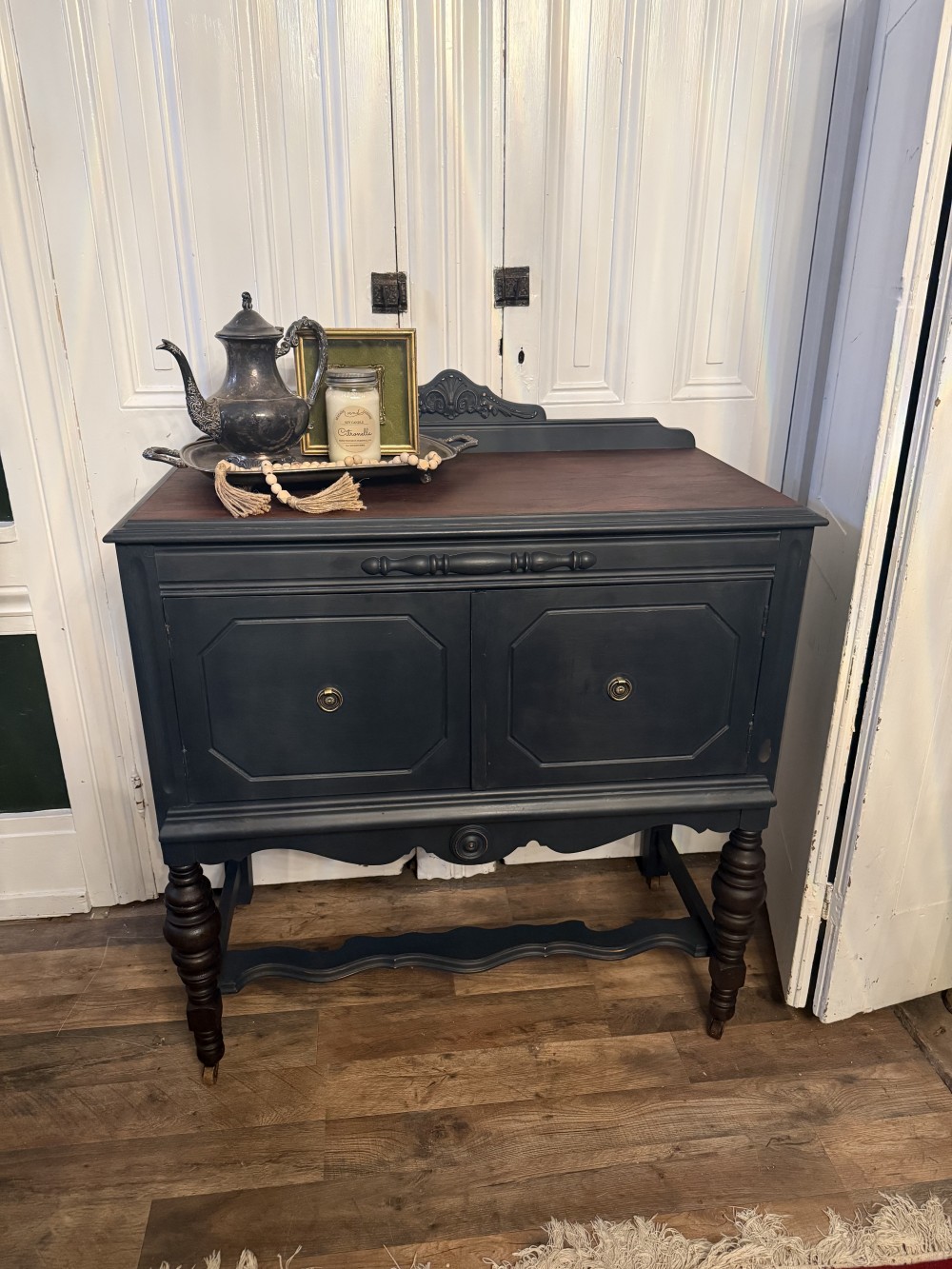 Buffet Small, Server