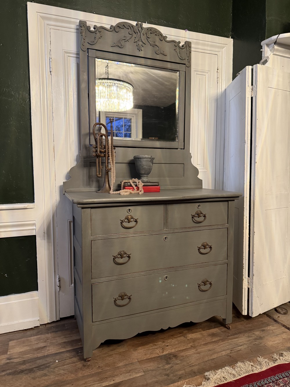 Dresser w/ mirror Trophy Paint
