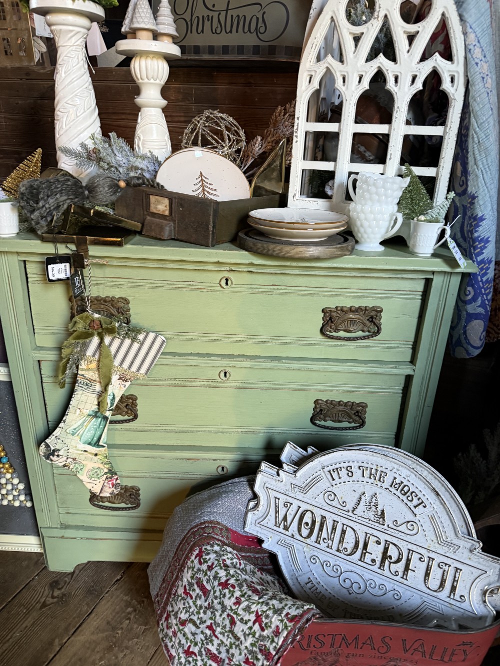 Dresser, Lucketts Green