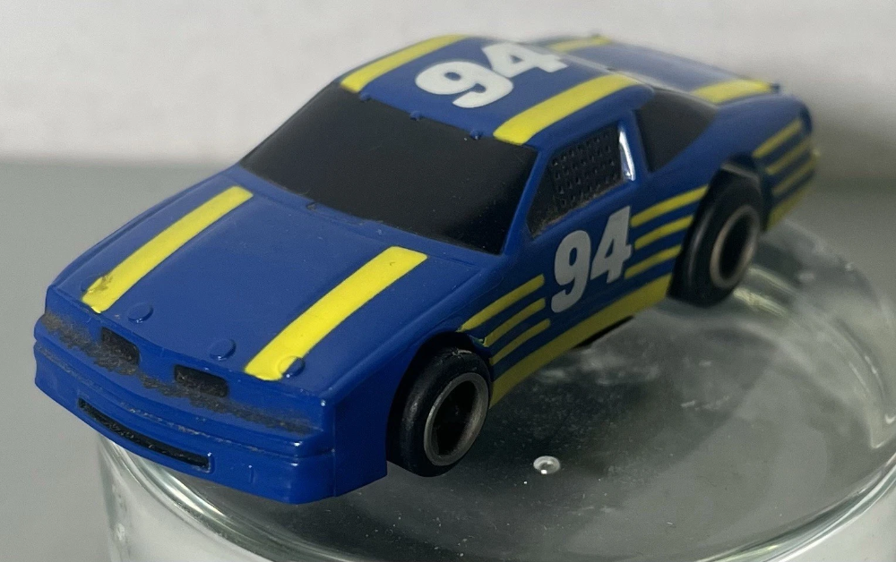 Life Like HO Slot Car no94 Stock Car Blue Yellow Nascar Vintage 1/64 Scale