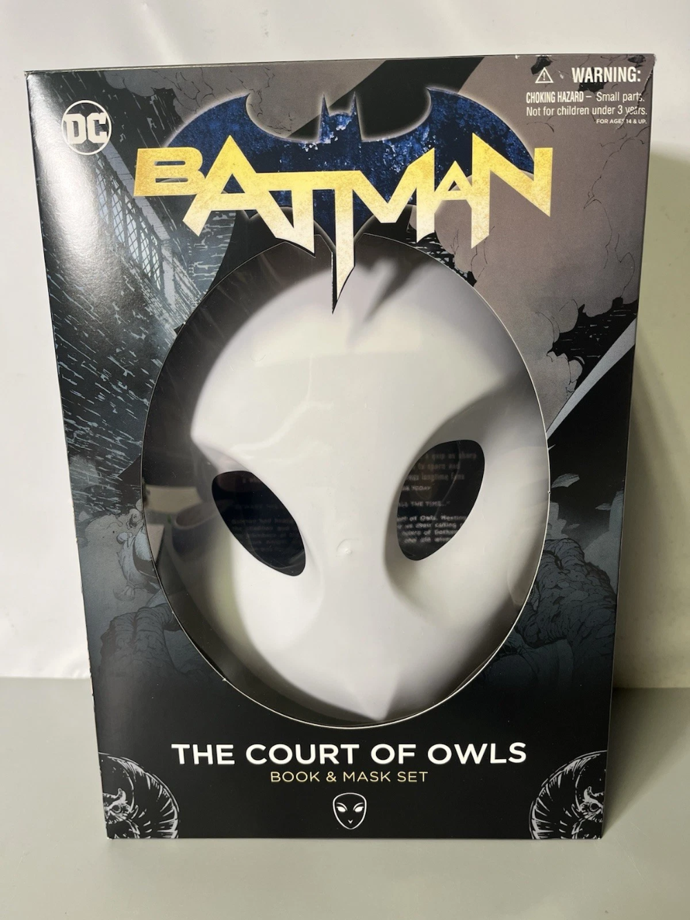 Batman The Court of Owls Mask and Book Set by Scott Snyder NEW