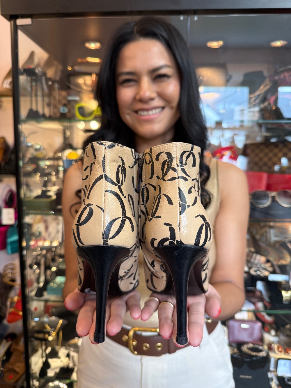 CHANEL - Size 38