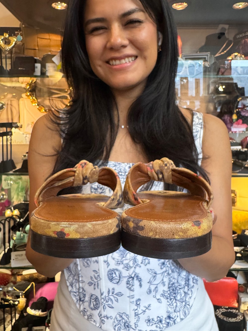 YVES SAINT LAURENT - Size 37.5