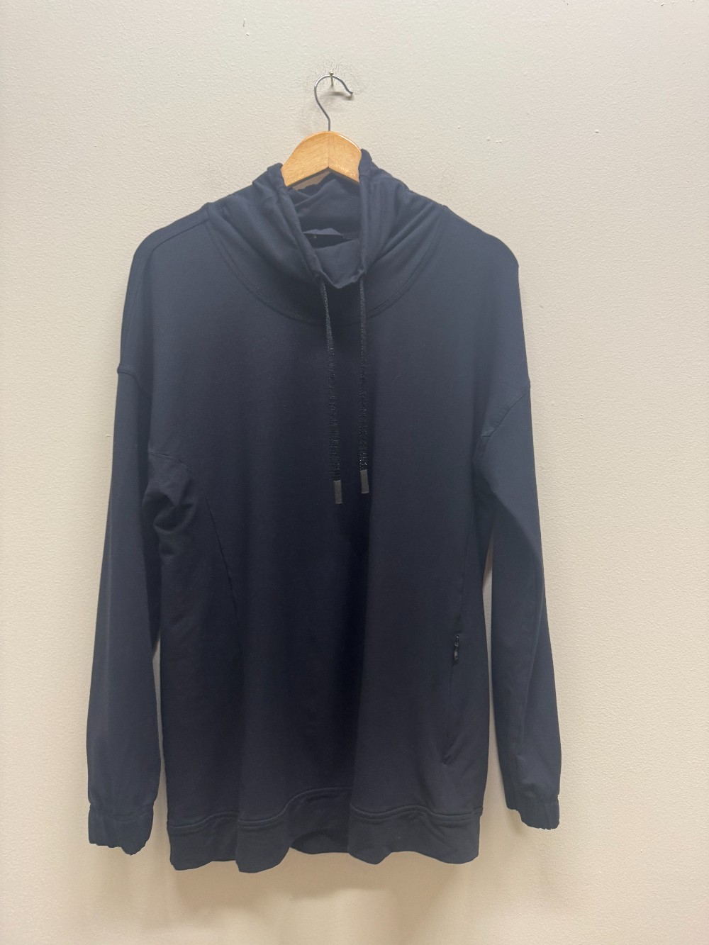 Lululemon mock neck sweatshirt pockets