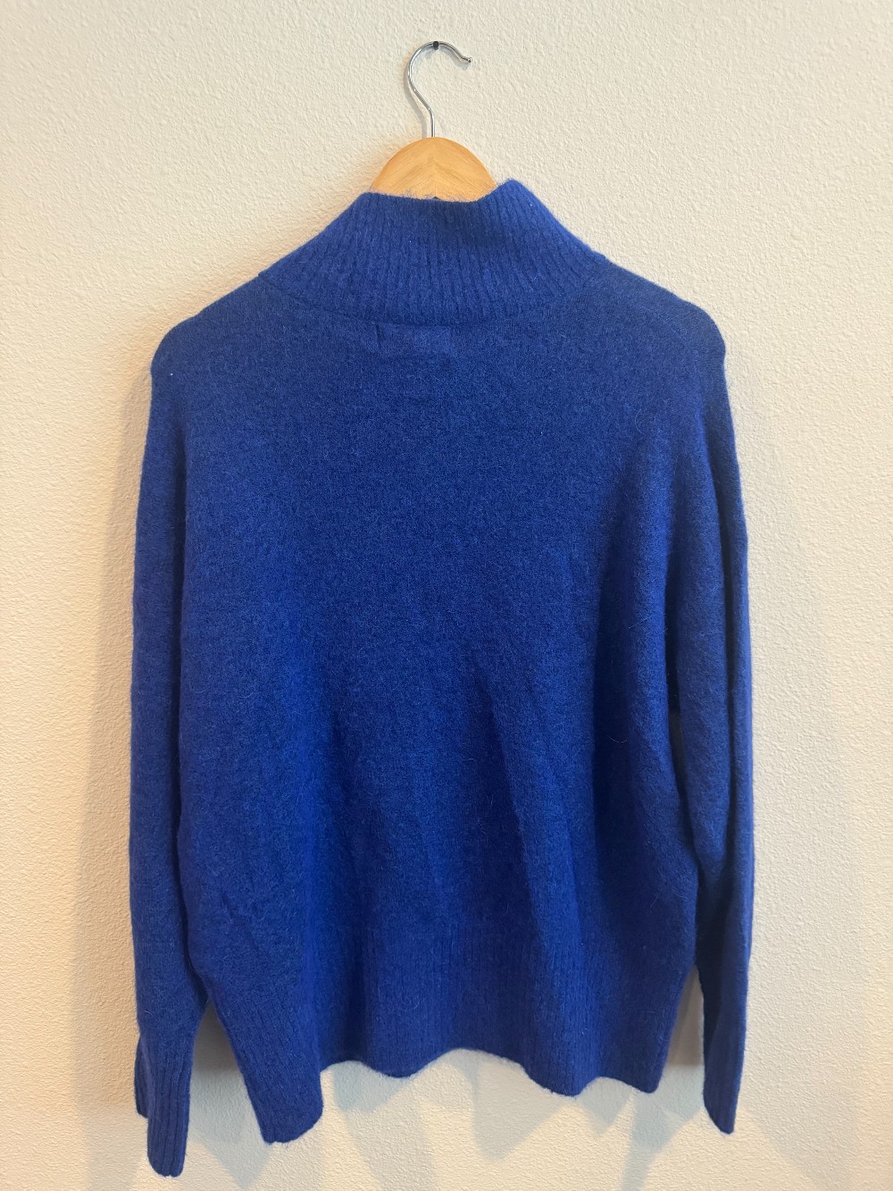 Banana Republic cashmere blend sweater
