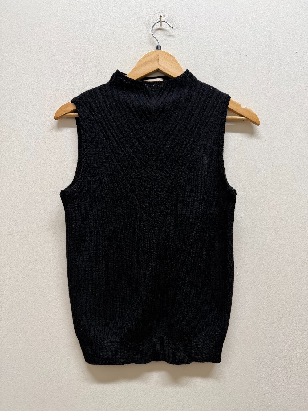 Elie Tahari sleeveless mock neck knit top
