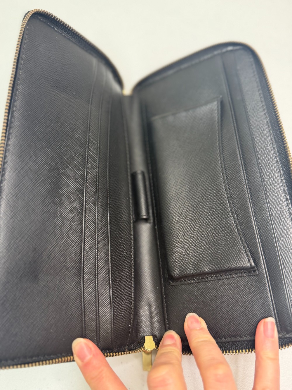 Tori Burch Robinson leather wallet