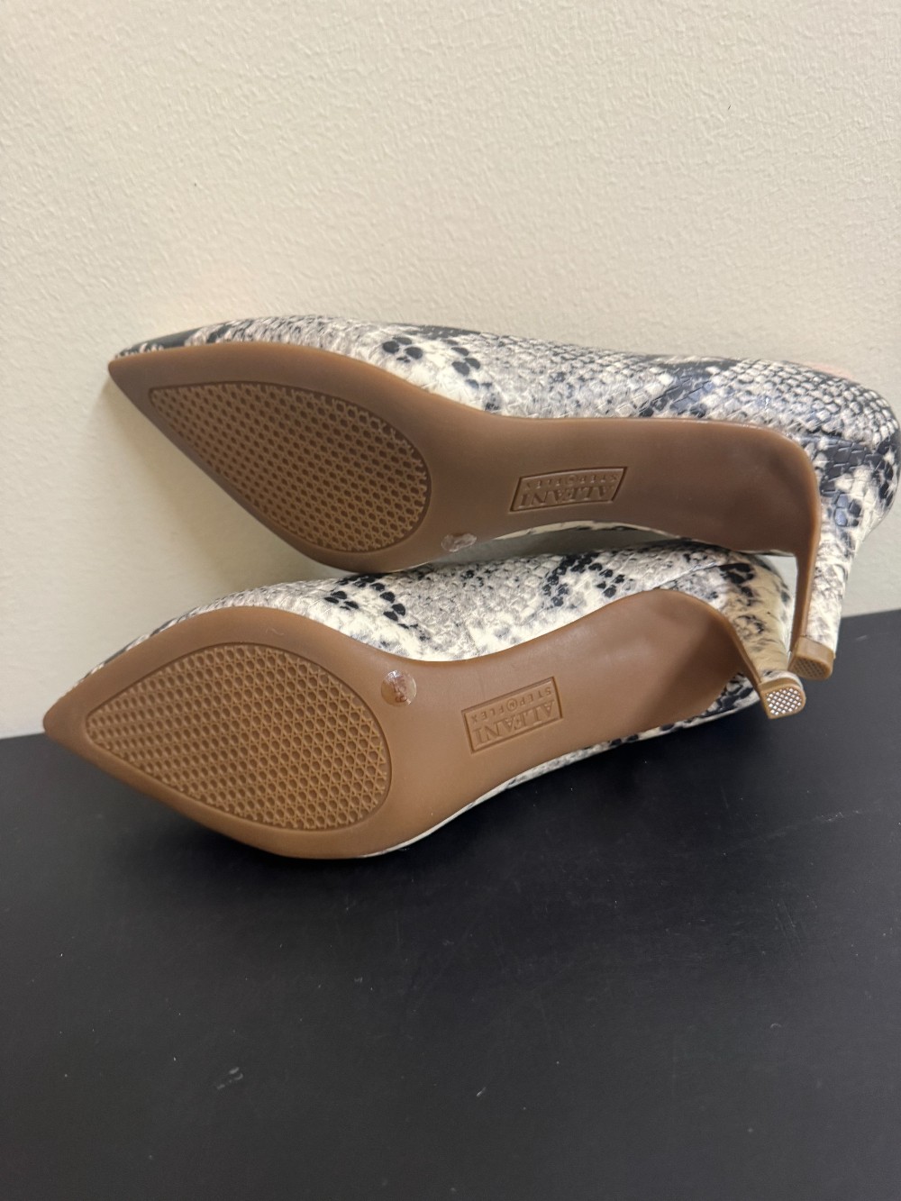 Alfani snakeskin heel